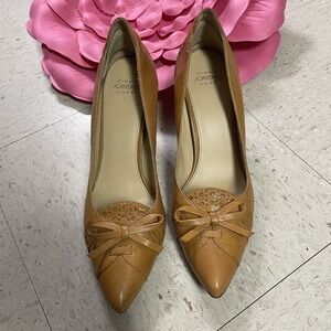 CIRCA JOAN‎ & DAVID LUXE Sz 8M Mustard Yellow Leather Pumps Heels Bow Perforated